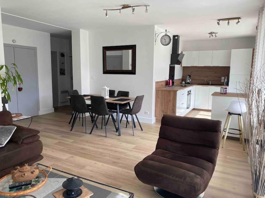 Le Chasseur Alpin Apartment Albertville Bagian luar foto