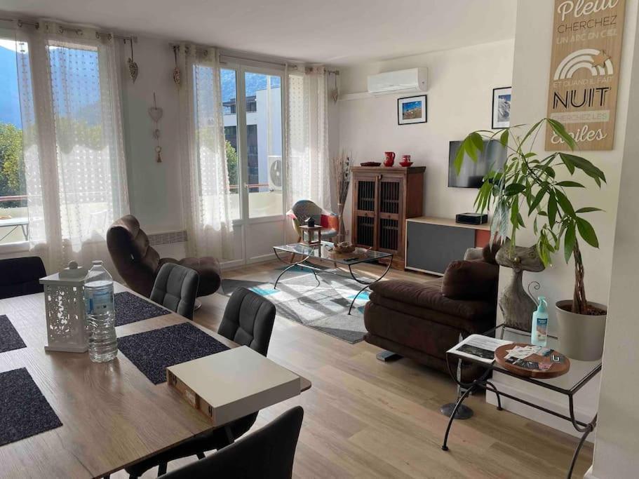 Le Chasseur Alpin Apartment Albertville Bagian luar foto